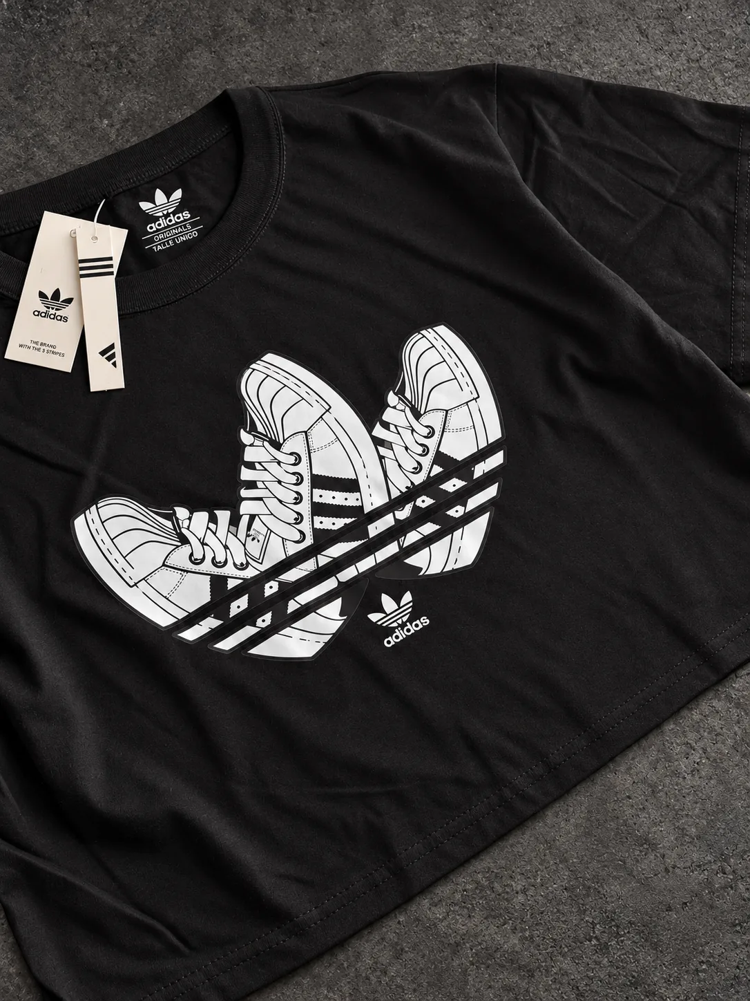 Crop over Adidas super star